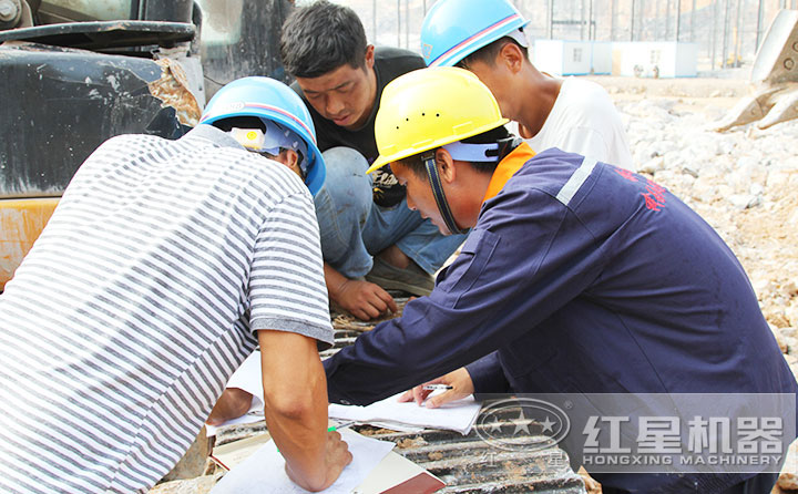 現(xiàn)場為用戶指導安裝細節(jié)，以節(jié)省占地、環(huán)保效能高為主 