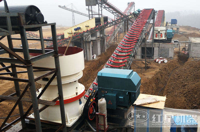 大型碎石機(jī)生產(chǎn)現(xiàn)場，遠(yuǎn)程操控，智能方便