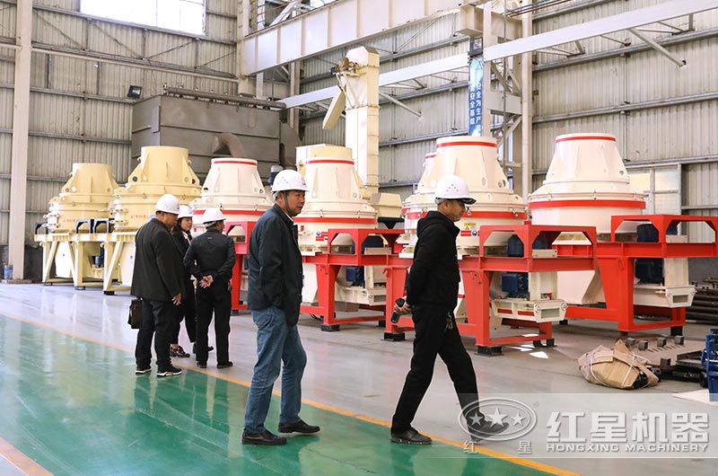 客戶來(lái)設(shè)備生產(chǎn)車(chē)間參觀考察