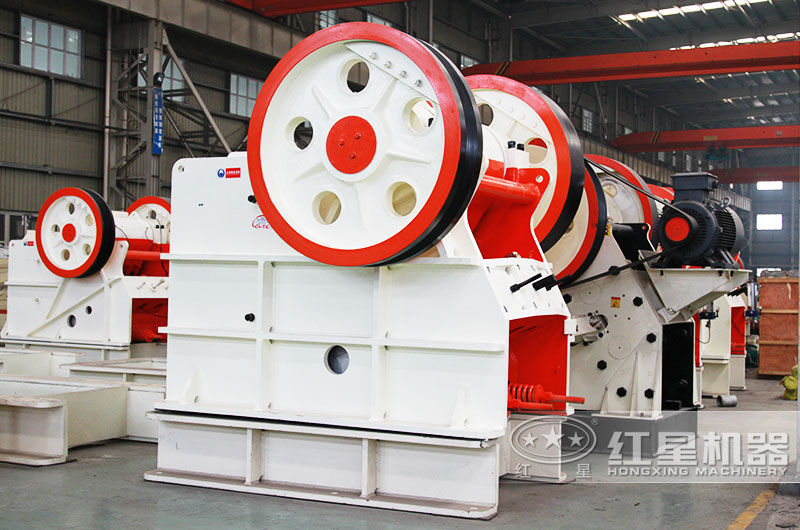 鄂式破碎機(jī)，礦山粗碎進(jìn)料口大，產(chǎn)量高