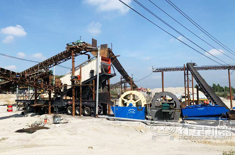 移動(dòng)人工砂生產(chǎn)線現(xiàn)場(chǎng)，移動(dòng)靈活