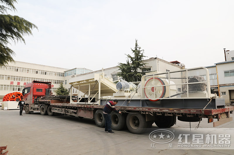紅星對輥破裝車發貨現場
