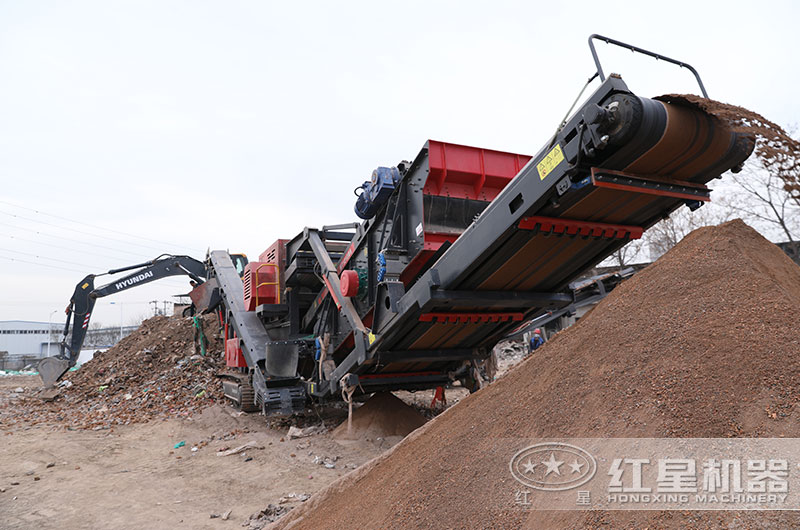 移動碎石機(jī)作業(yè)現(xiàn)場實拍